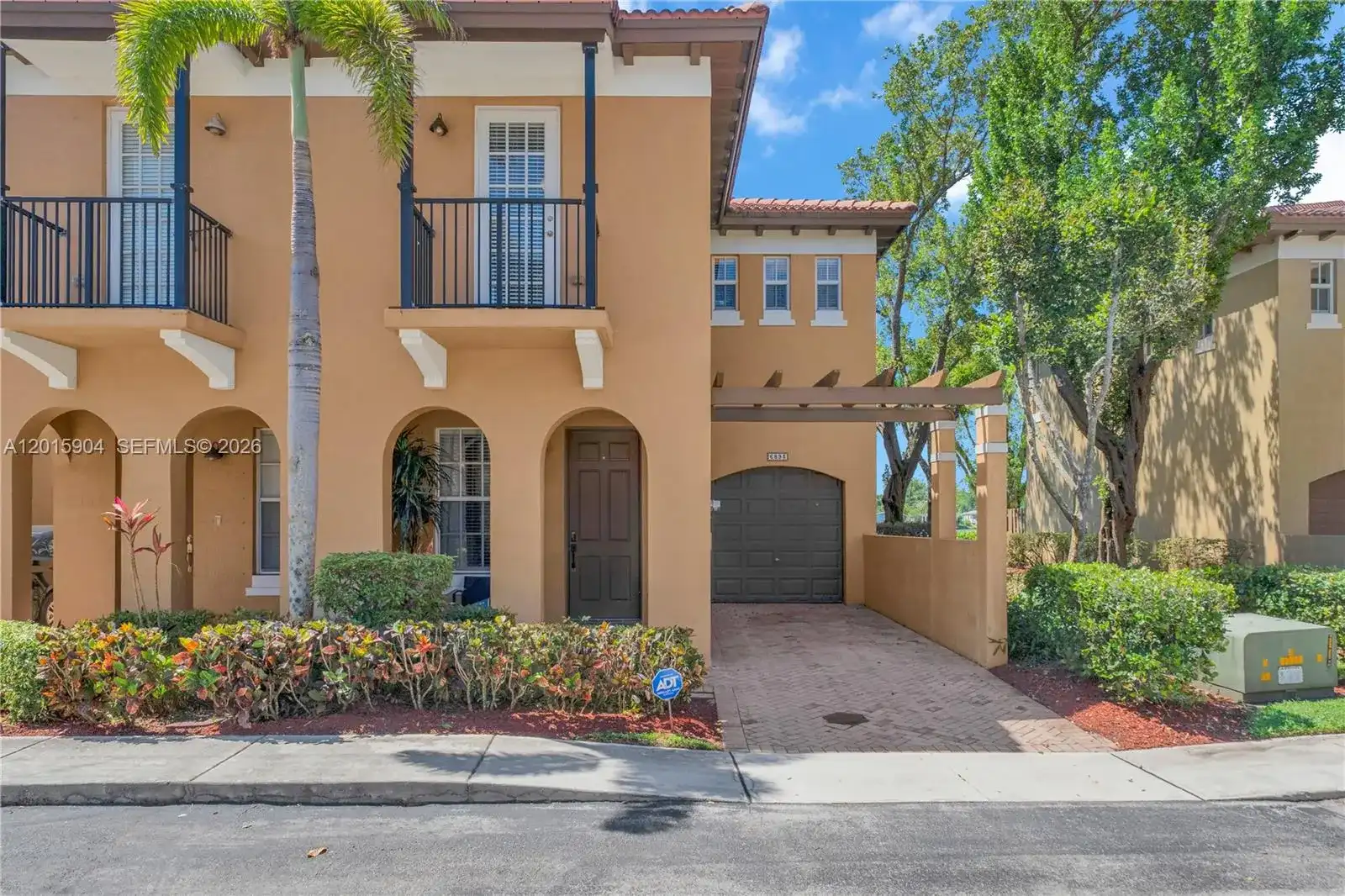 6893 Julia Gardens Dr, Coconut Creek FL 33073