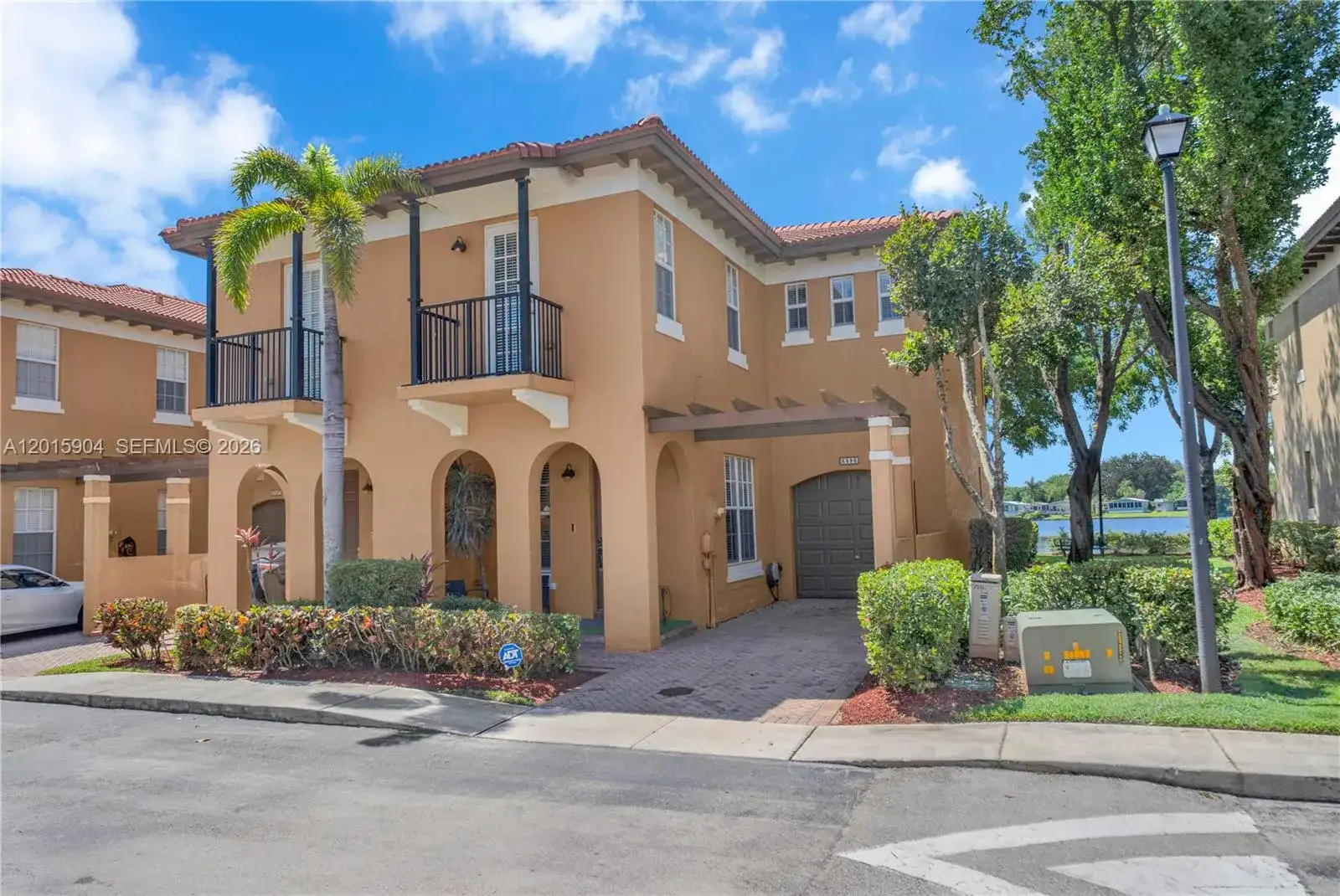 6893 Julia Gardens Dr, Coconut Creek FL 33073 photo 2