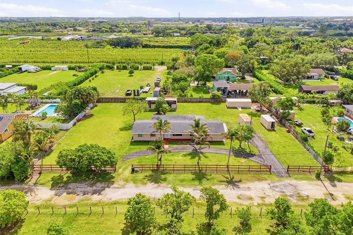 25851 SW 152nd Ct, Homestead FL 33032