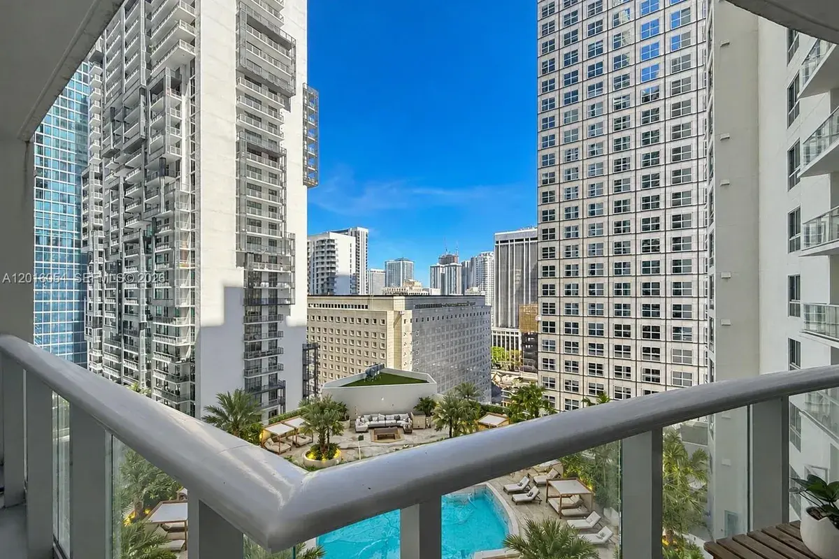300 S Biscayne Blvd # 1705, Miami FL 33131