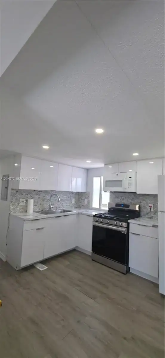 1730 SW 85th Ave, Davie FL 33324 photo 3