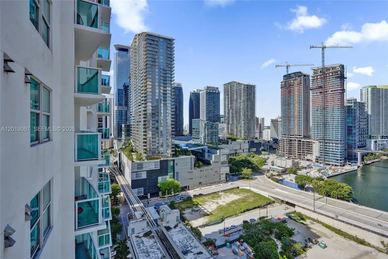 31 SE 5th St # 2305, Miami FL 33131