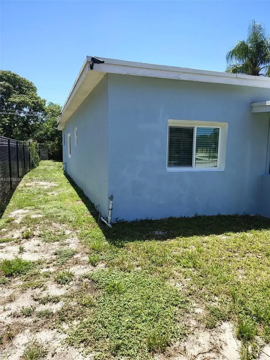 311 NW 28th Way, Fort Lauderdale FL 33311 photo 4