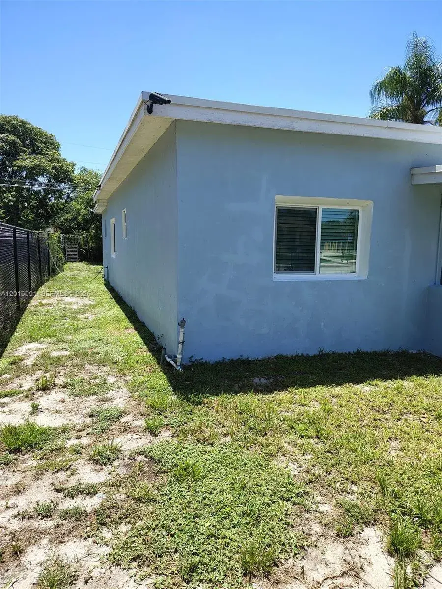 311 NW 28th Way, Fort Lauderdale FL 33311