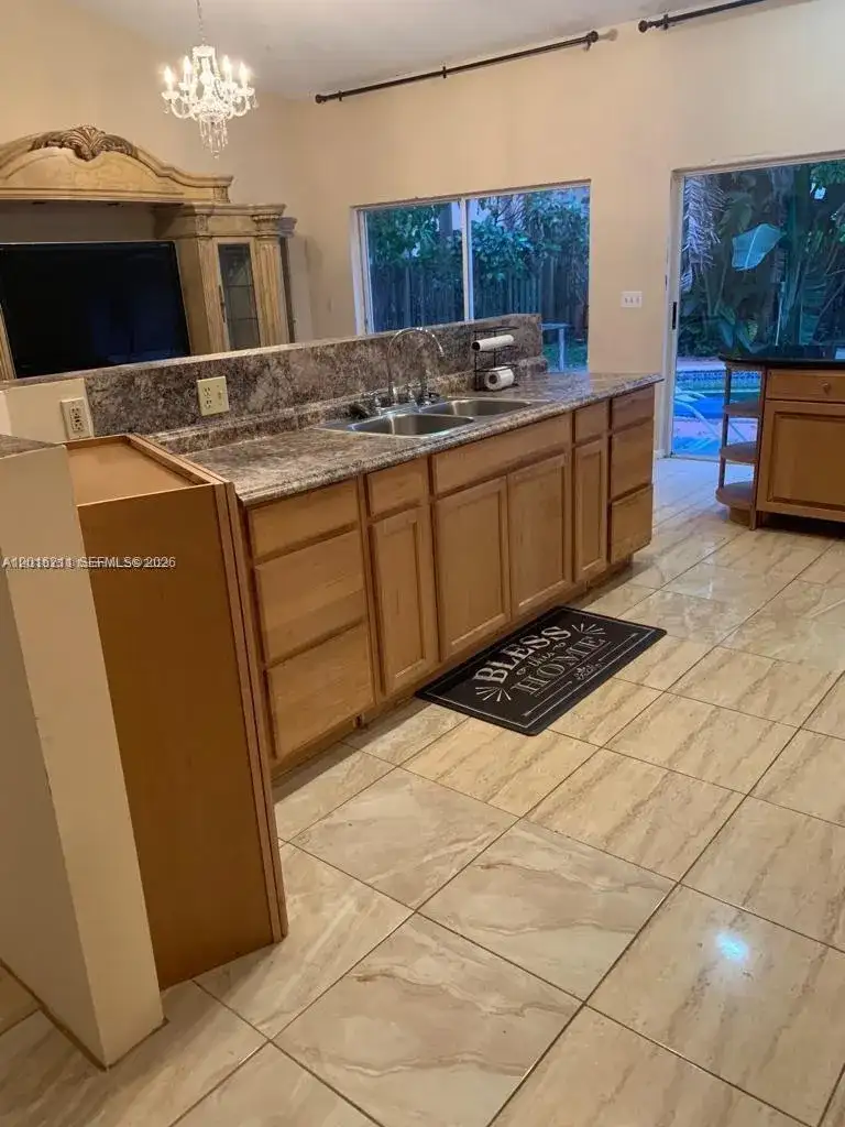 10340 SW 15th St, Pembroke Pines FL 33025 photo 5