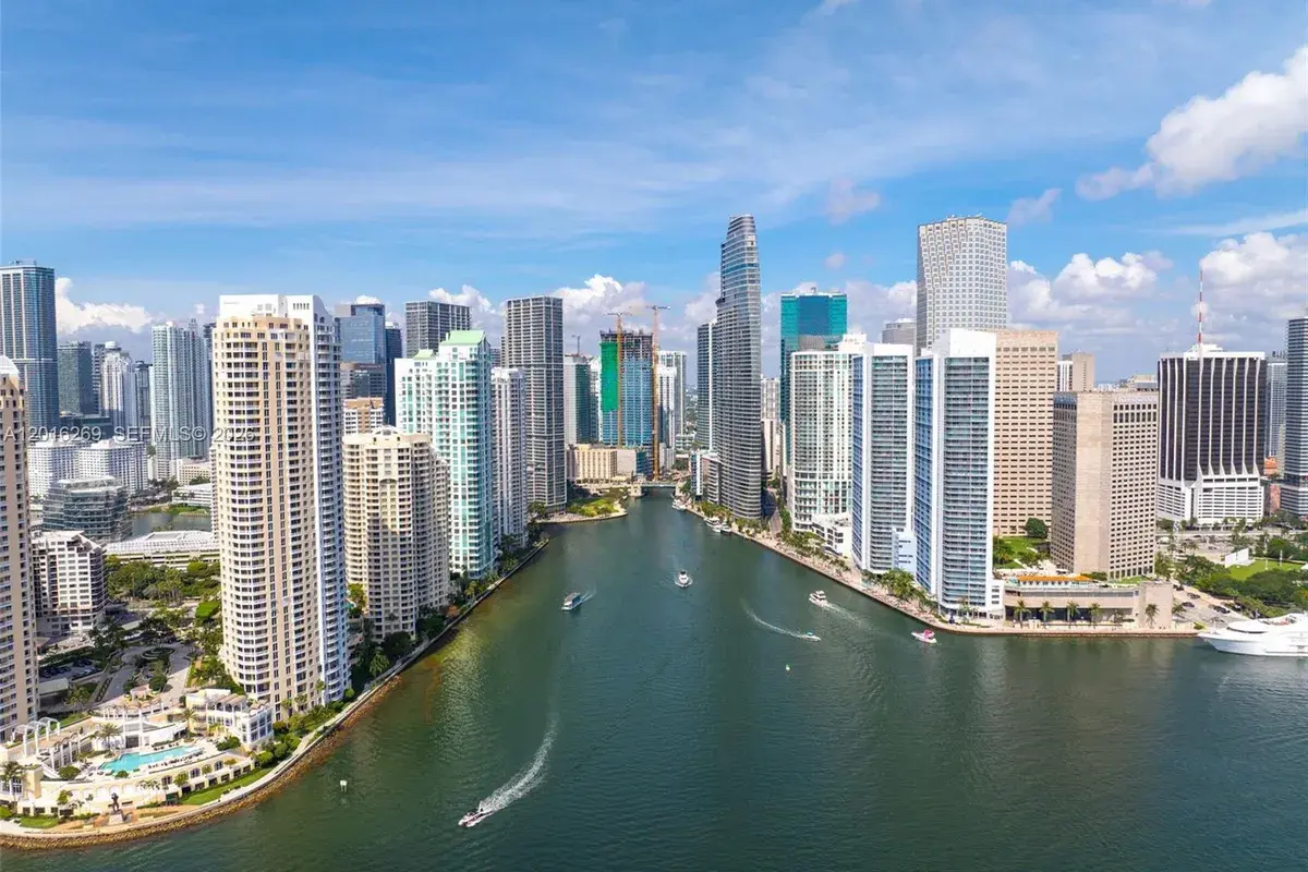 300 S Biscayne Blvd # L02, Miami FL 33131