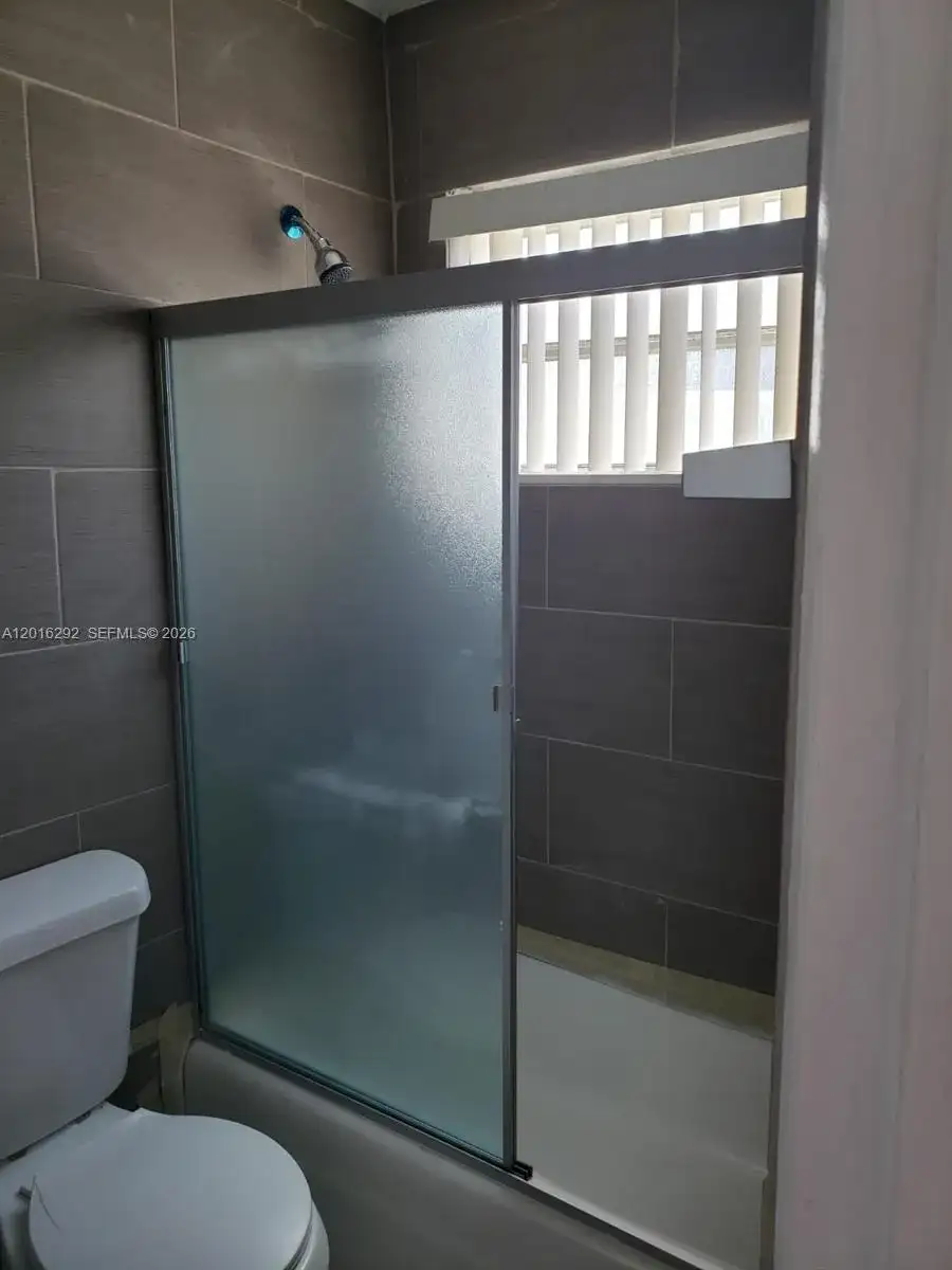 1800 NW 19th St # 9, Miami FL 33125 photo 2
