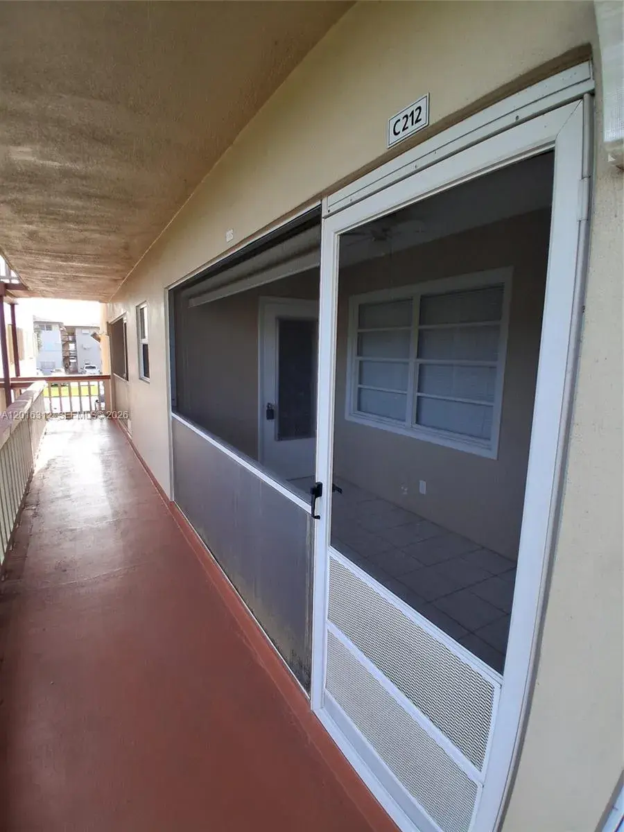 5300 Washington St # C212, Hollywood FL 33021
