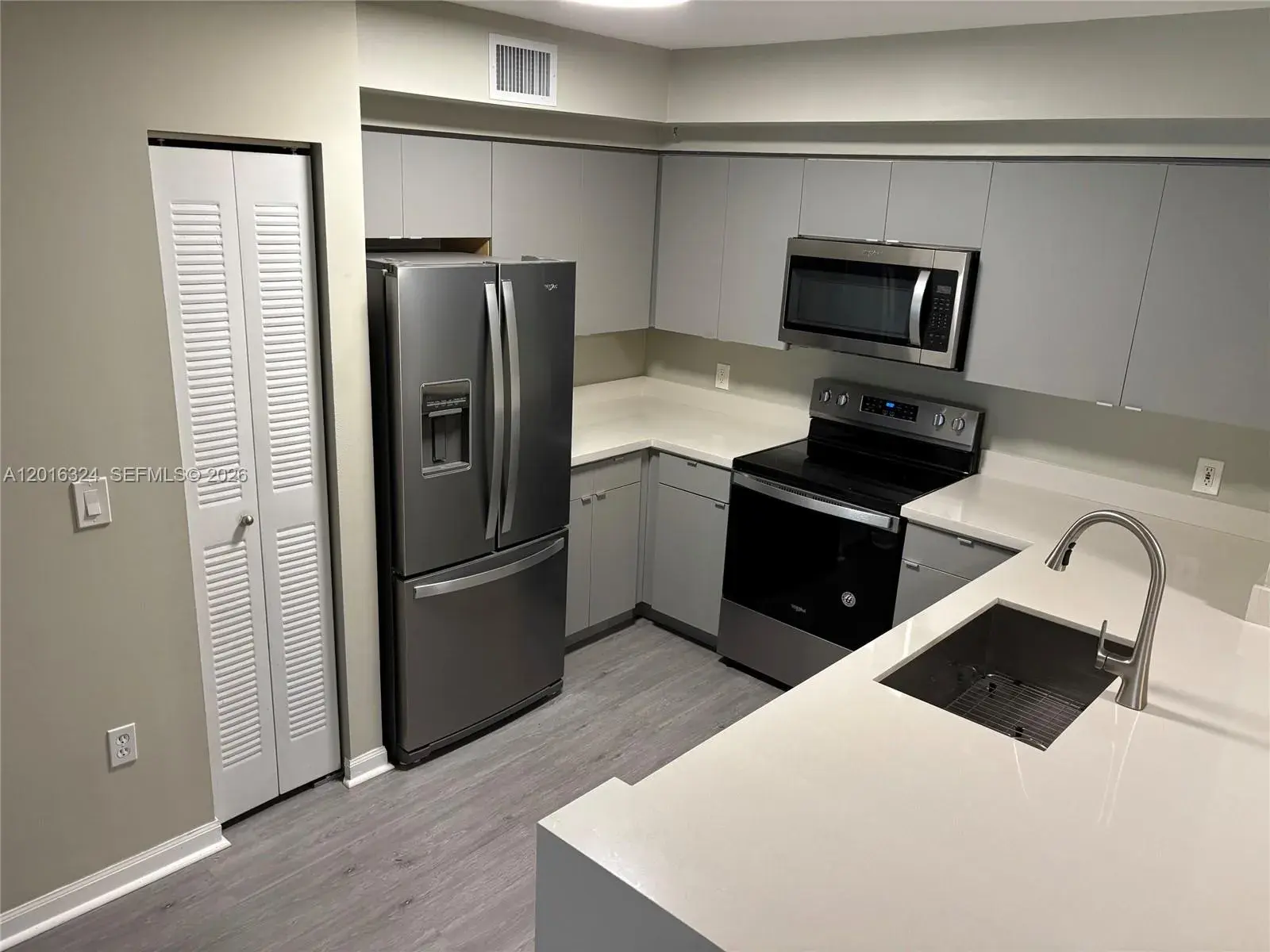 1900 Van Buren St # 201B, Hollywood FL 33020