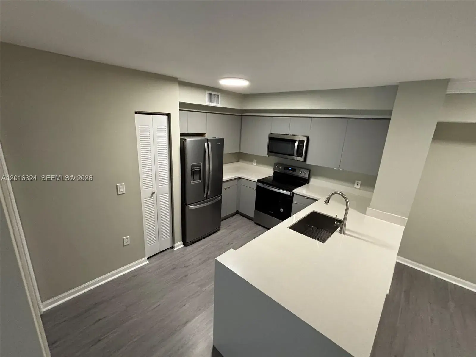 1900 Van Buren St # 201B, Hollywood FL 33020