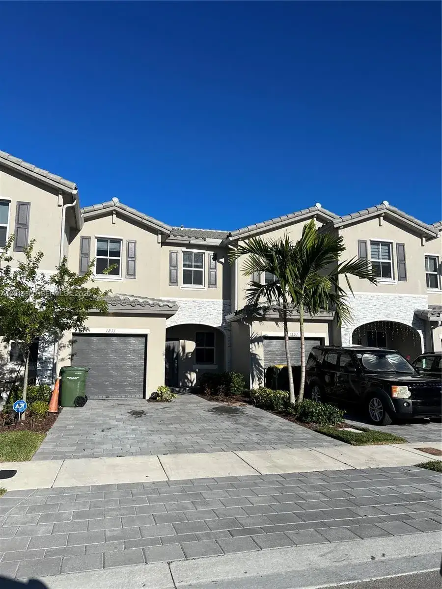 1211 SE 27th Ter, Homestead FL 33035