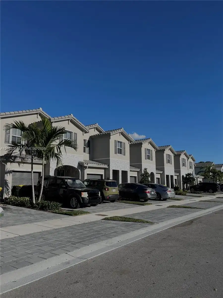 1211 SE 27th Ter, Homestead FL 33035 photo 2