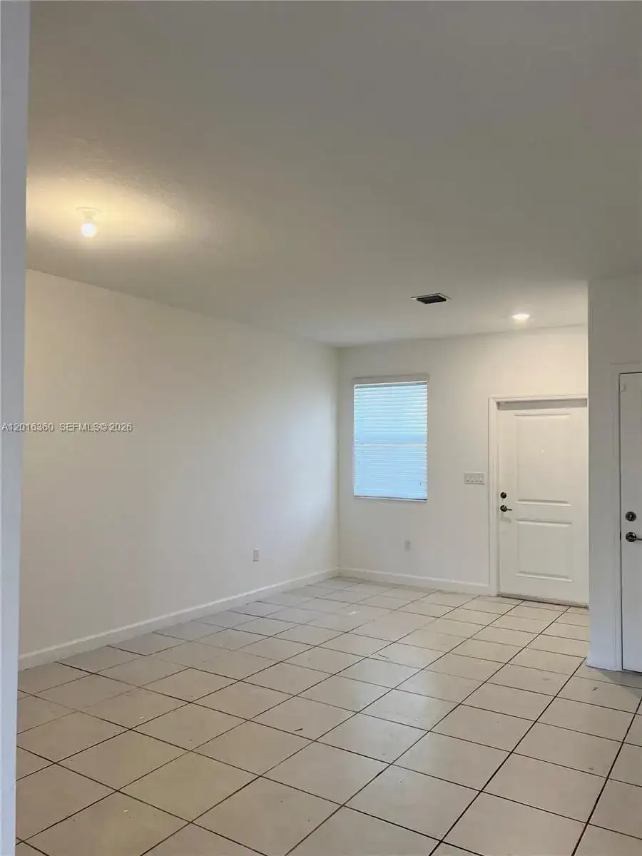 1211 SE 27th Ter, Homestead FL 33035 photo 3