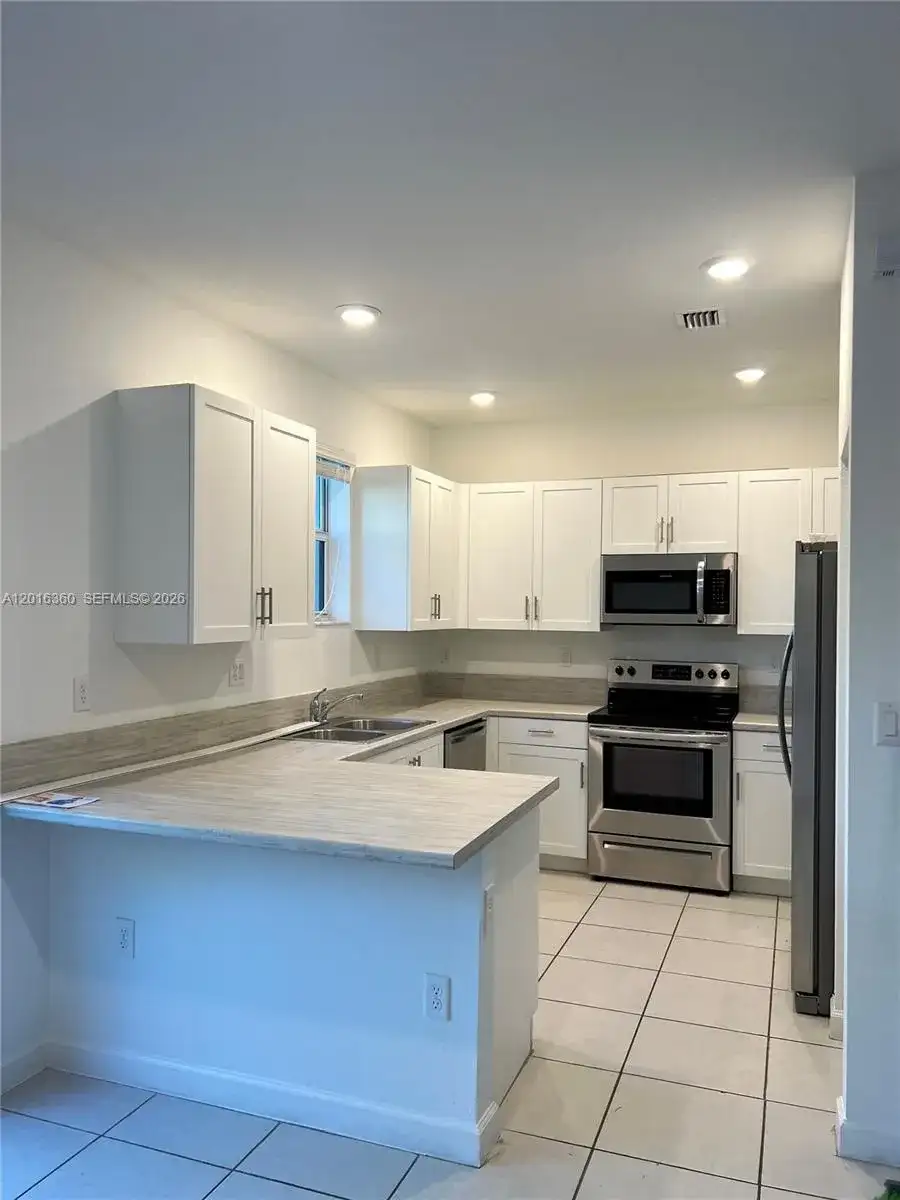 1211 SE 27th Ter, Homestead FL 33035 photo 4