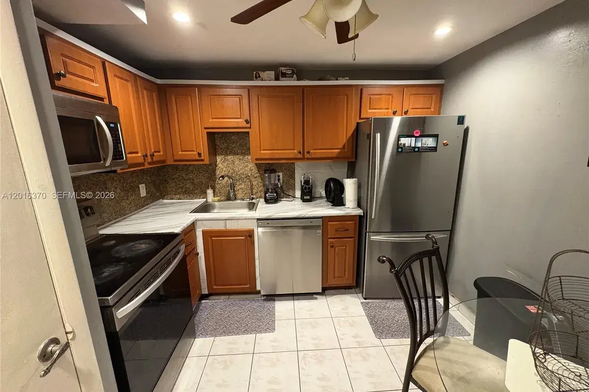 4152 Inverrary Dr # 303, Lauderhill FL 33319