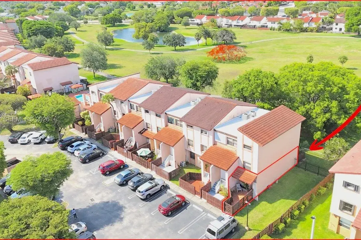 425 W Park Dr # 10, Miami FL 33172