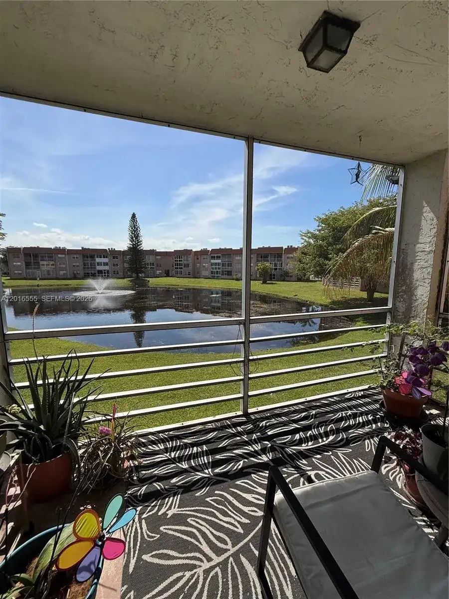 9800 Sunrise Lakes Blvd # 202, Sunrise FL 33322 photo 4