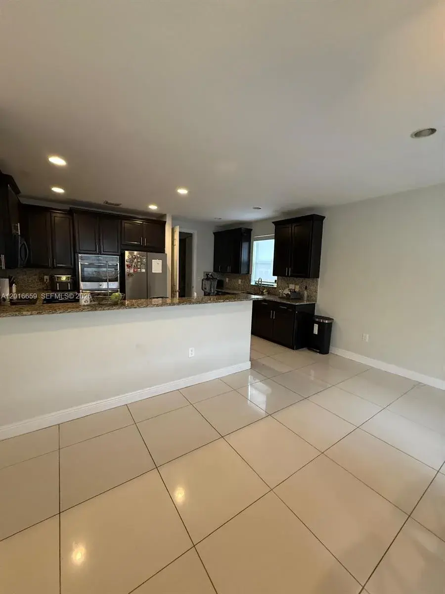 9845 NW 86th Ter, Doral FL 33178