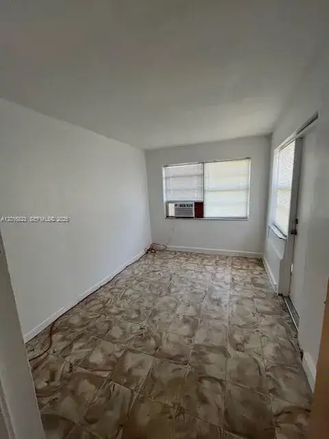 901 SW 4th Ter, Hallandale Beach FL 33009 photo 2
