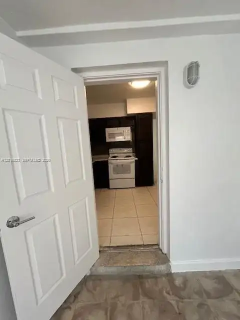 901 SW 4th Ter, Hallandale Beach FL 33009 photo 4