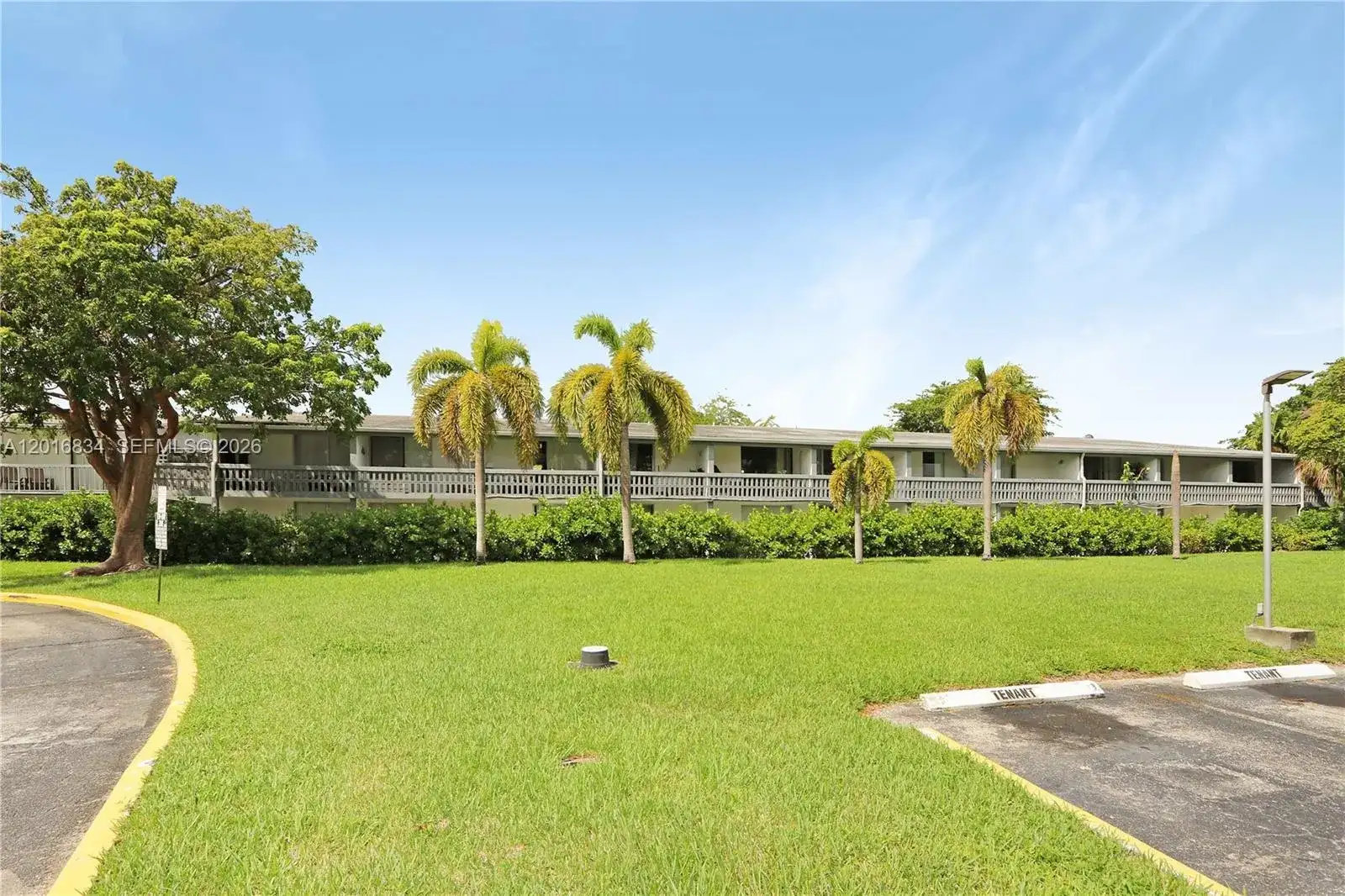 750 NE 195th St, Miami FL 33179 photo 4