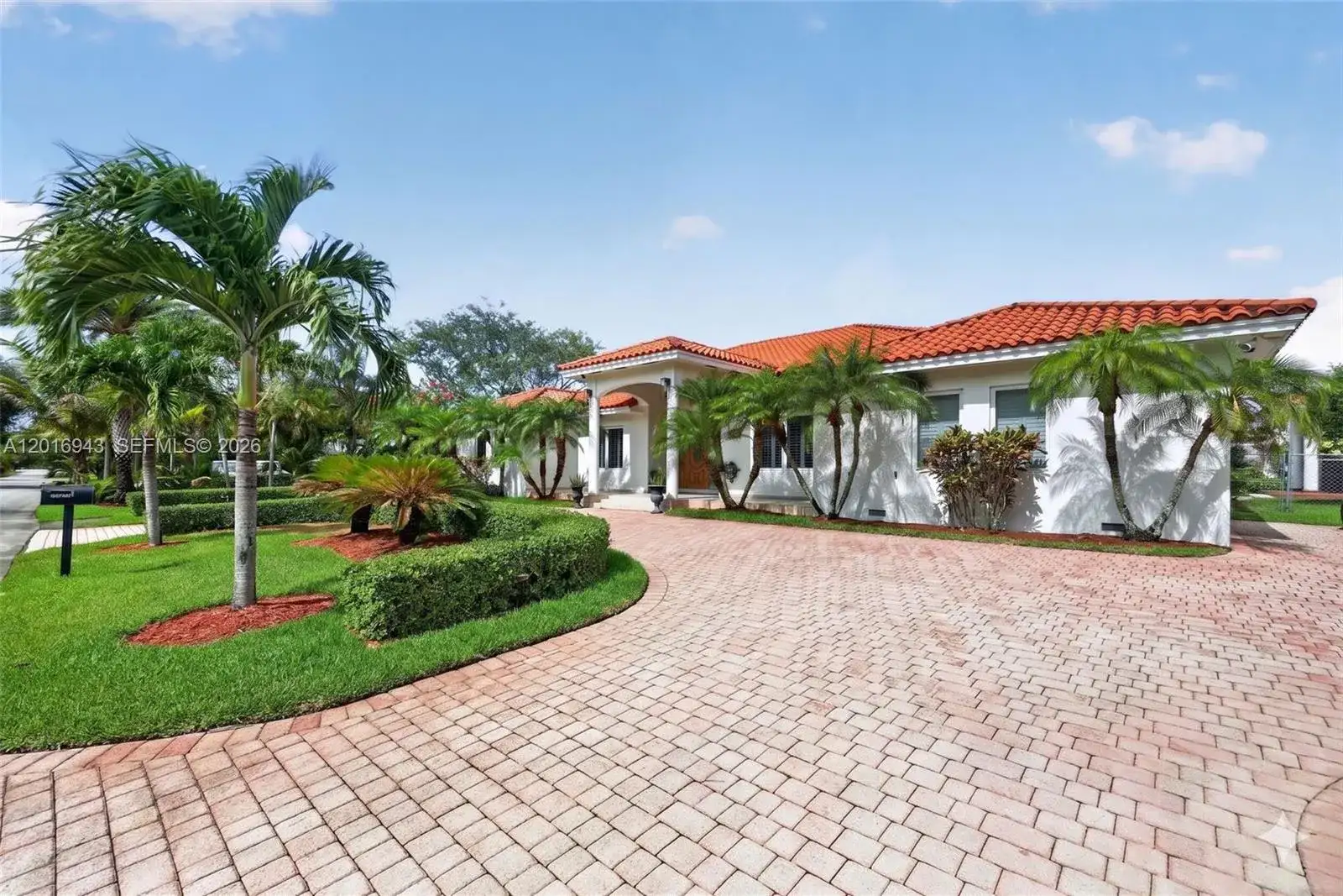 18461 SW 83rd Ave, Cutler Bay FL 33157 photo 2