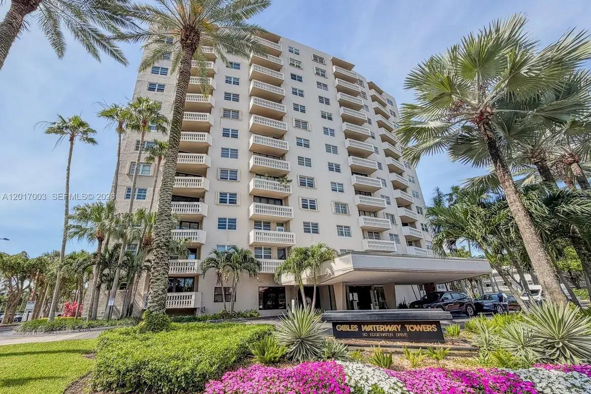 90 Edgewater Dr # 114, Coral Gables FL 33133