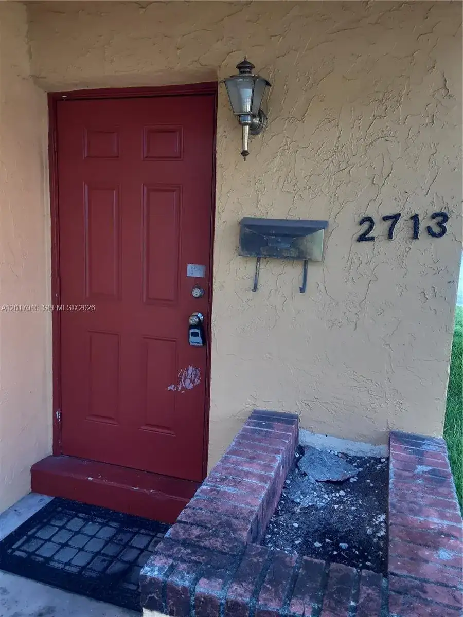 2713 NW 47th Ter # 504, Lauderdale Lakes FL 33313 photo 2