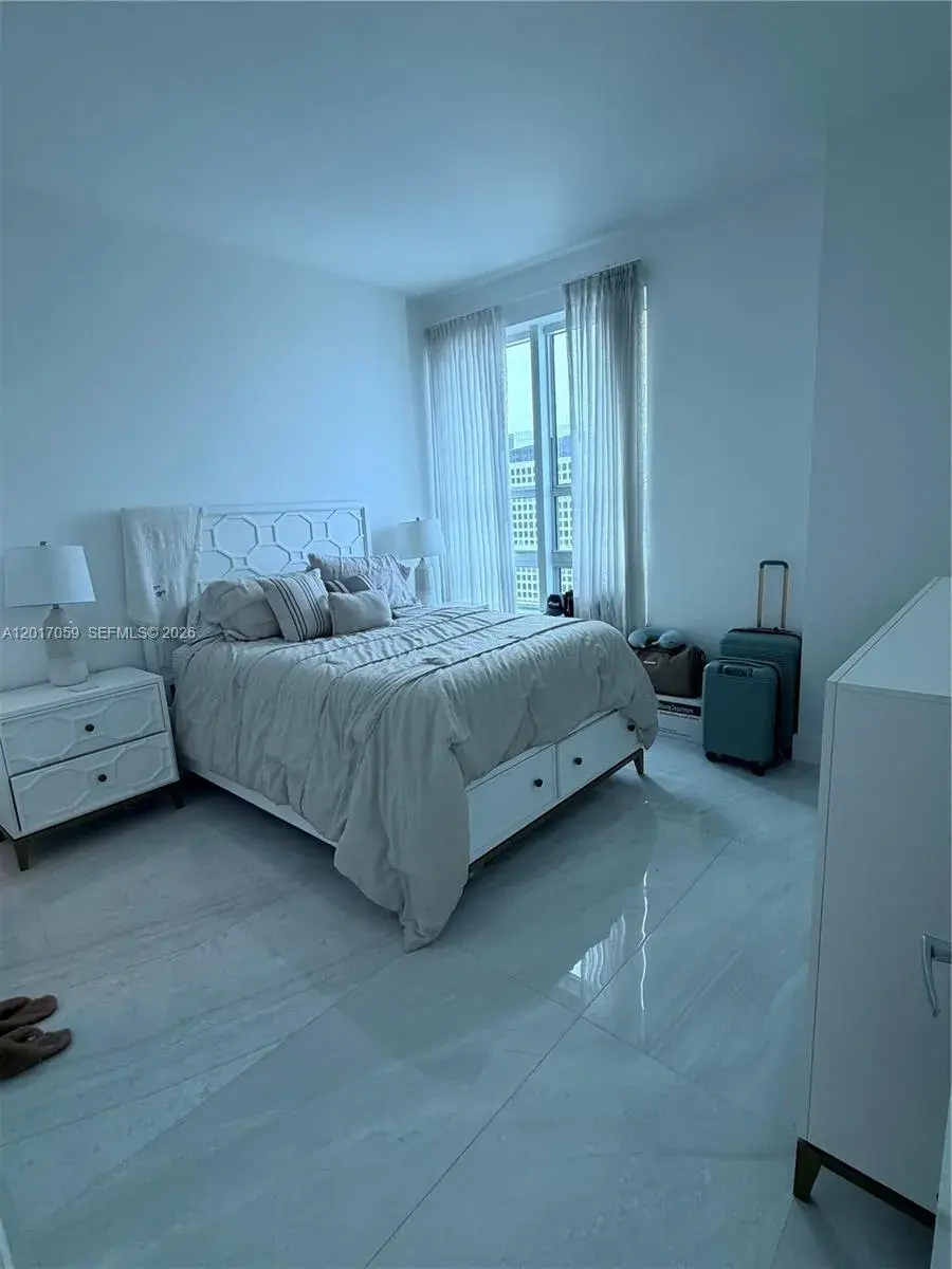 950 Brickell Bay Dr # 4208, Miami FL 33131