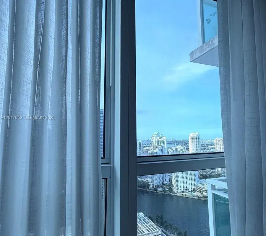 950 Brickell Bay Dr # 4208, Miami FL 33131