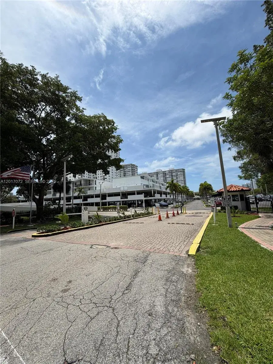 2750 NE 183rd St # 211, Aventura FL 33160