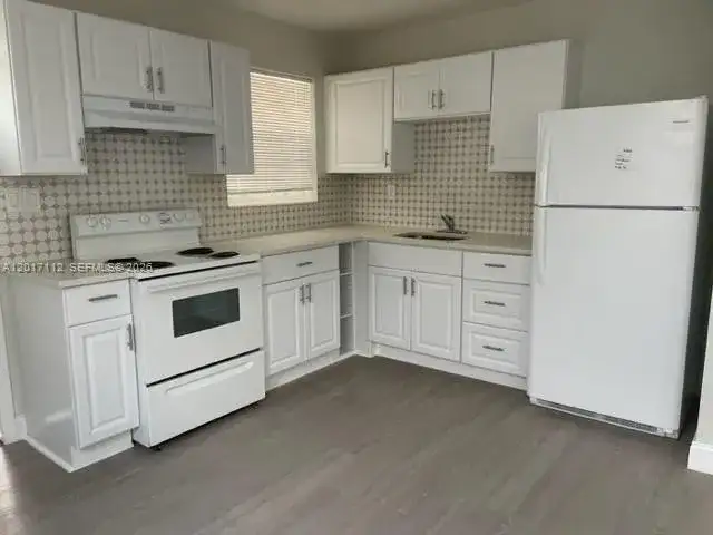 2300 NW 20 St, Fort Lauderdale FL 33311 photo 2