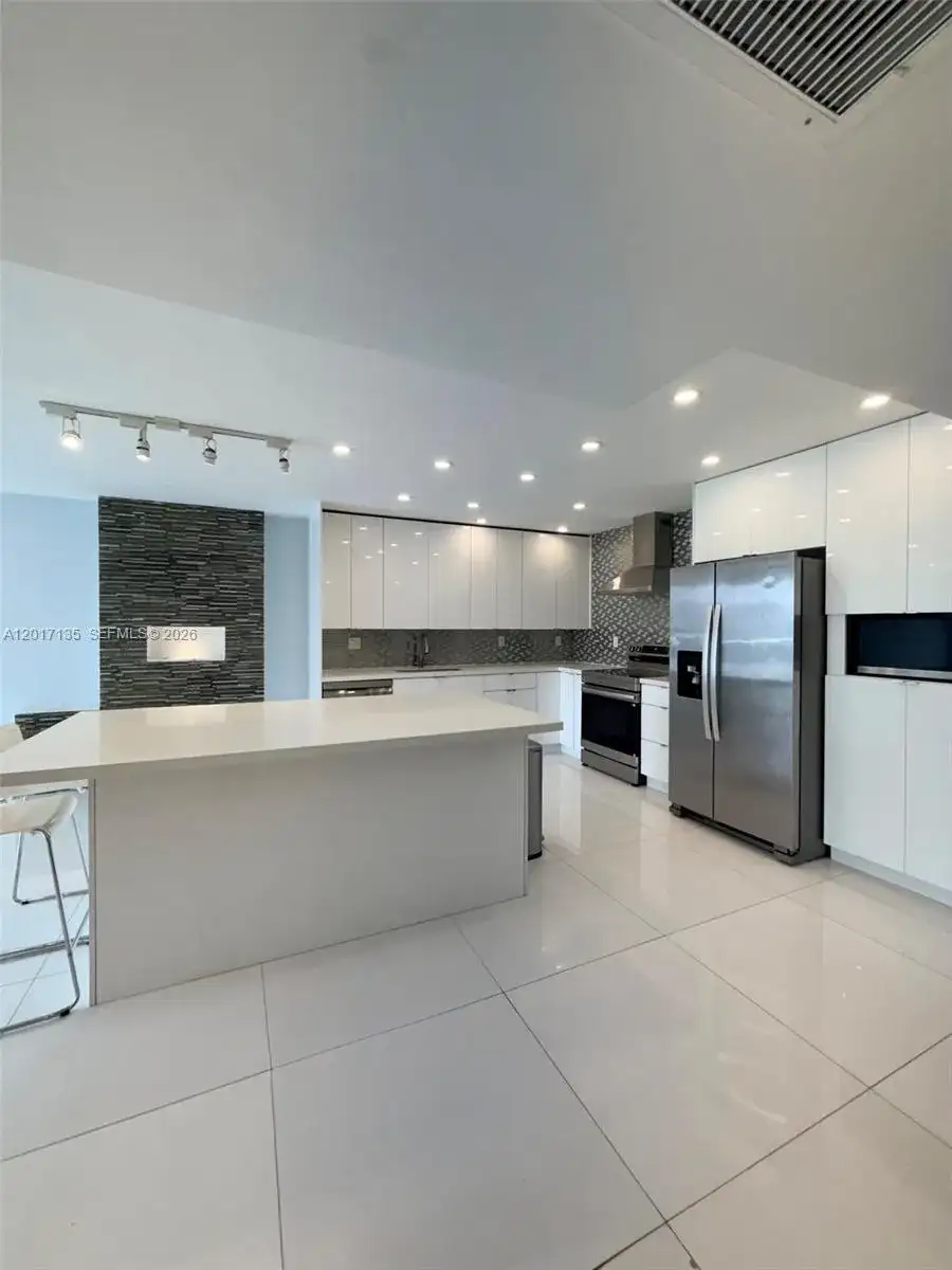 19390 Collins Ave # 907, Sunny Isles Beach FL 33160 photo 2