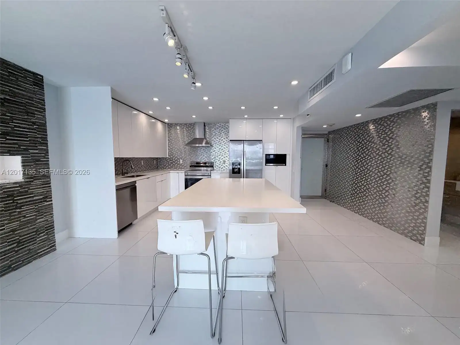 19390 Collins Ave # 907, Sunny Isles Beach FL 33160 photo 3