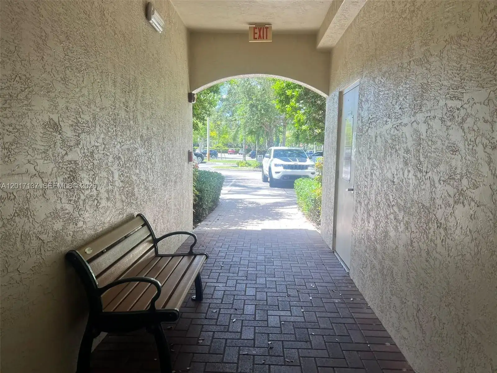 3500 Oaks Clubhouse Dr # 211, Pompano Beach FL 33069 photo 2