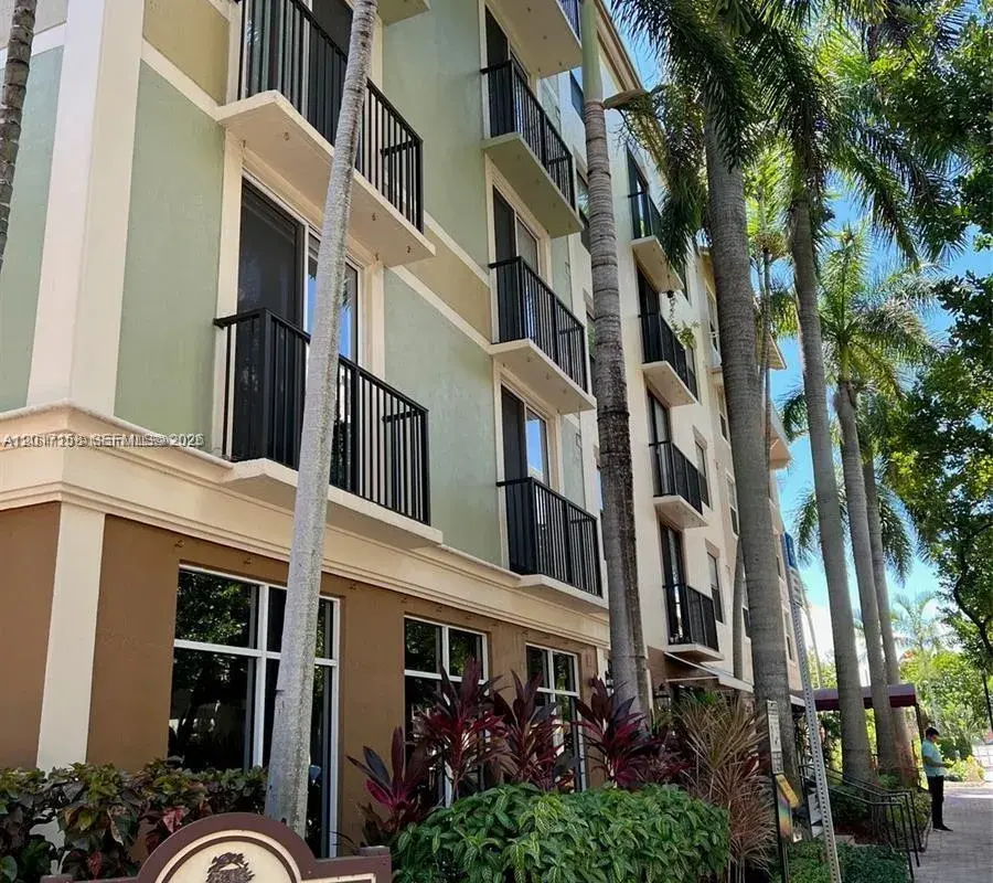 1900 Van Buren St # 111B, Hollywood FL 33020