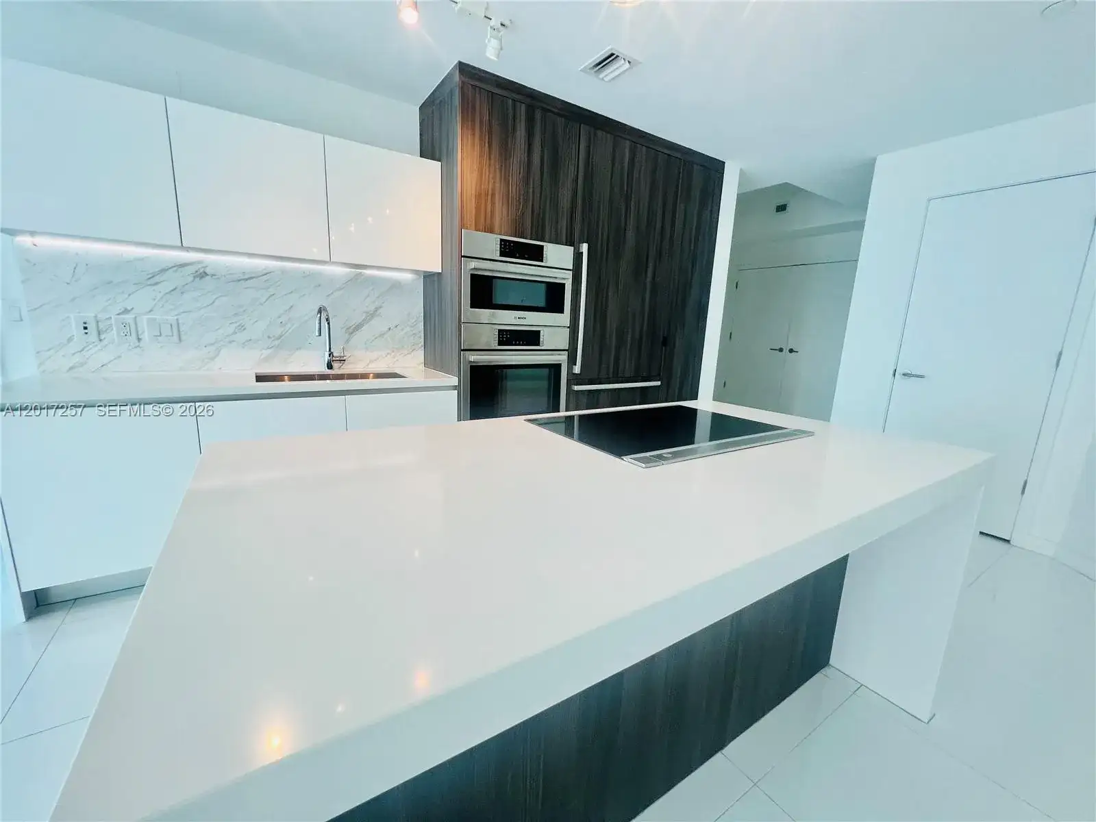 851 NE 1st Av # 2808, Miami FL 33132 photo 4