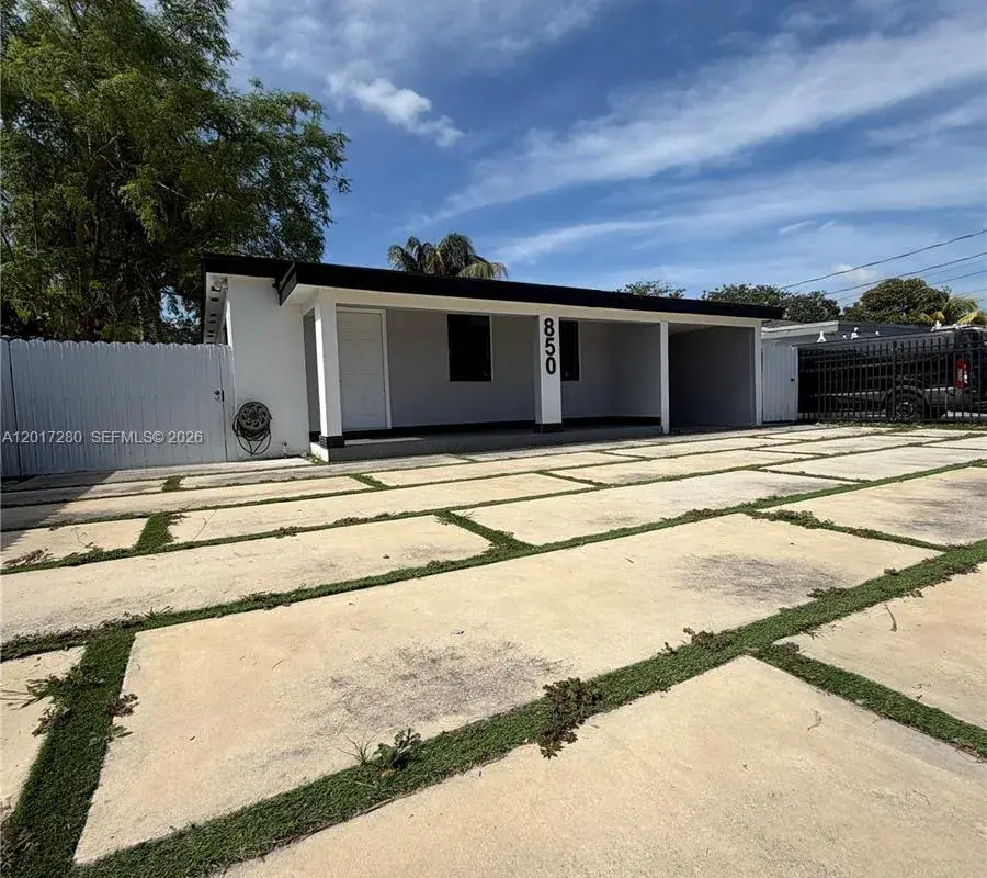 850 NW 113th St, Miami FL 33168