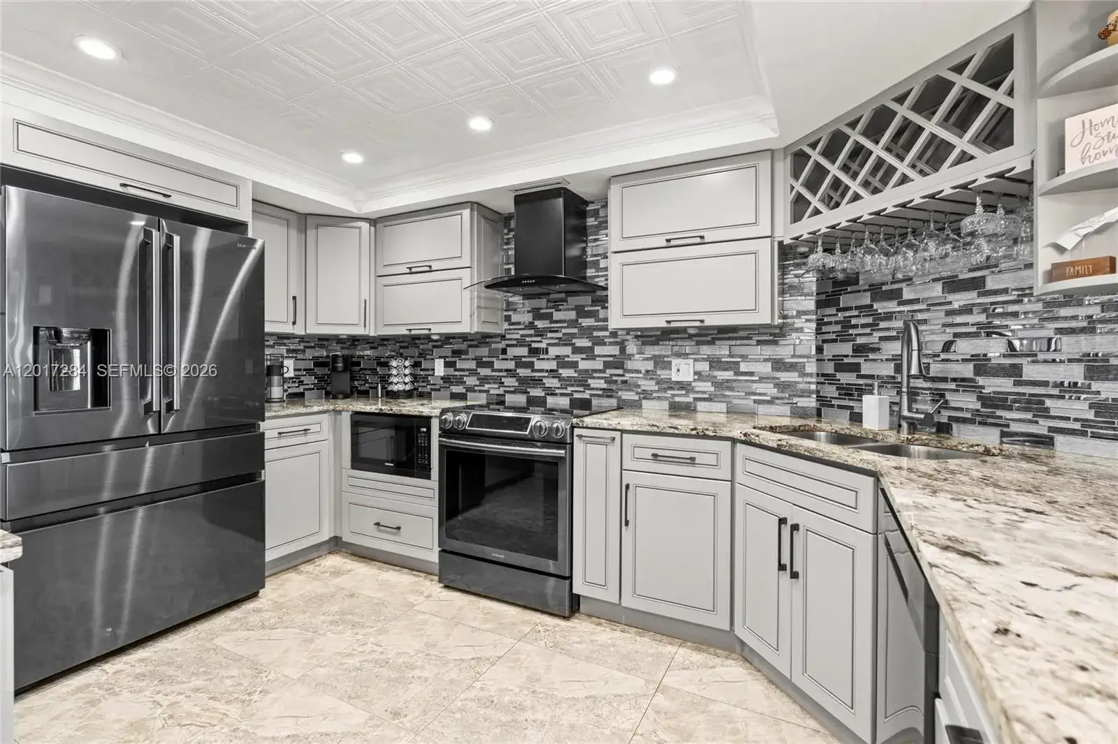 2425 Presidential Way, West Palm Beach FL 33401