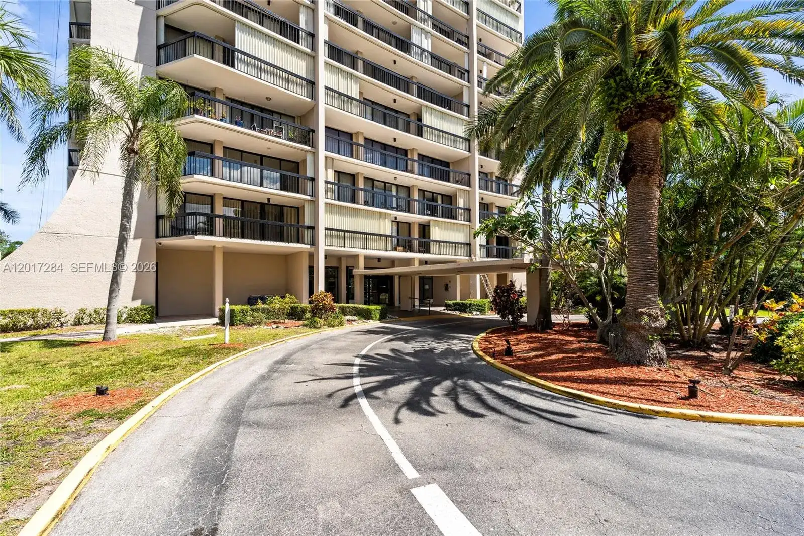 2425 Presidential Way, West Palm Beach FL 33401 photo 2