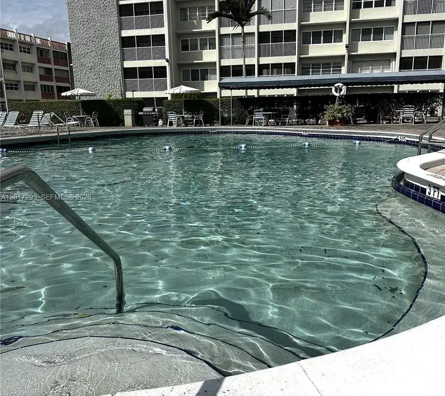 410 SE 2nd St # 415, Hallandale Beach FL 33009