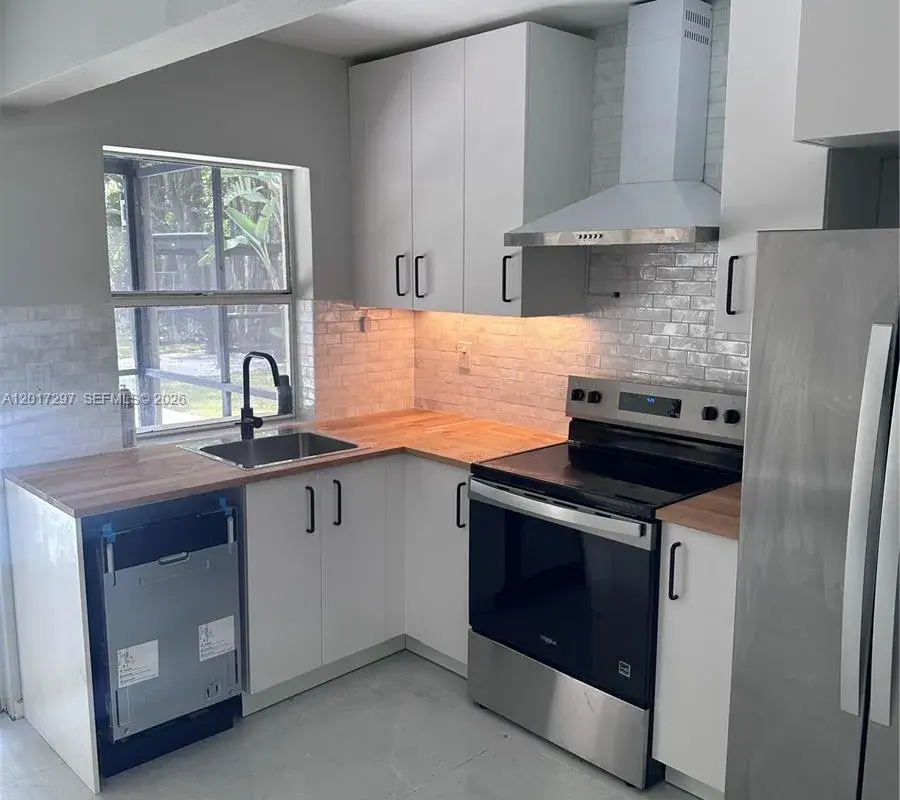 200 SE 19th St, Fort Lauderdale FL 33316
