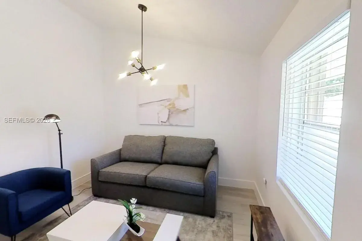 840 SW 7th St # 852, Miami FL 33130