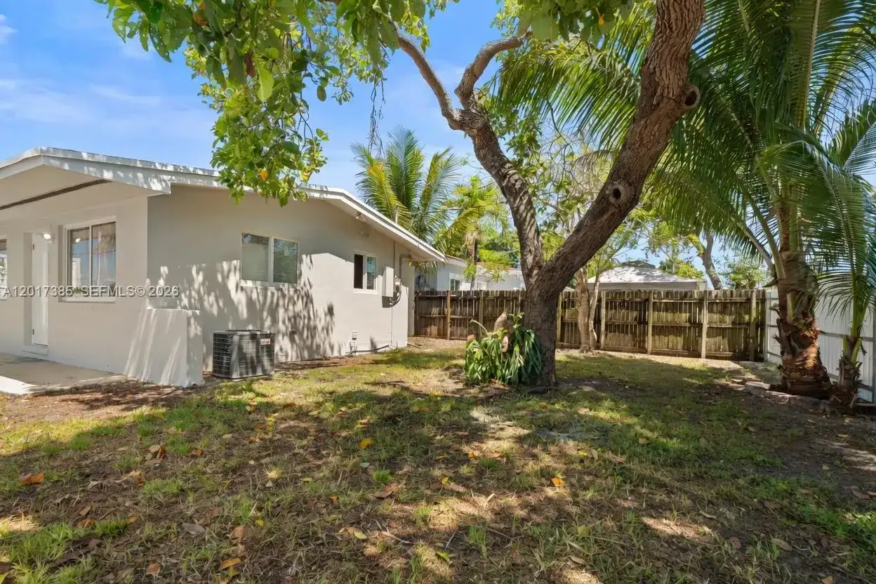 8400 NW 24th Ct, Miami FL 33147 photo 3