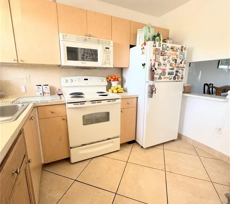 8130 Sunrise Lakes Blvd # 202, Sunrise FL 33322