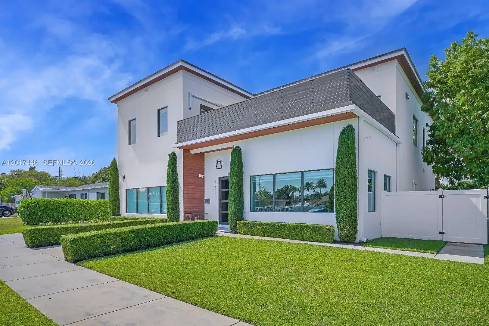 1025 NE 170th Ter, Miami FL 33162 photo 3