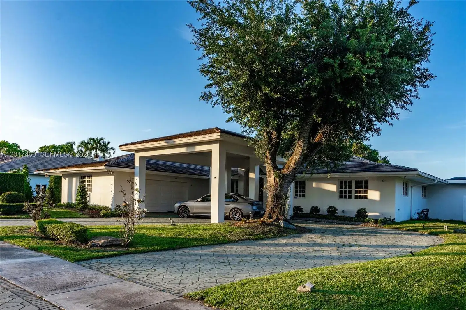15761 Turnberry Dr, Miami Lakes FL 33014 photo 2