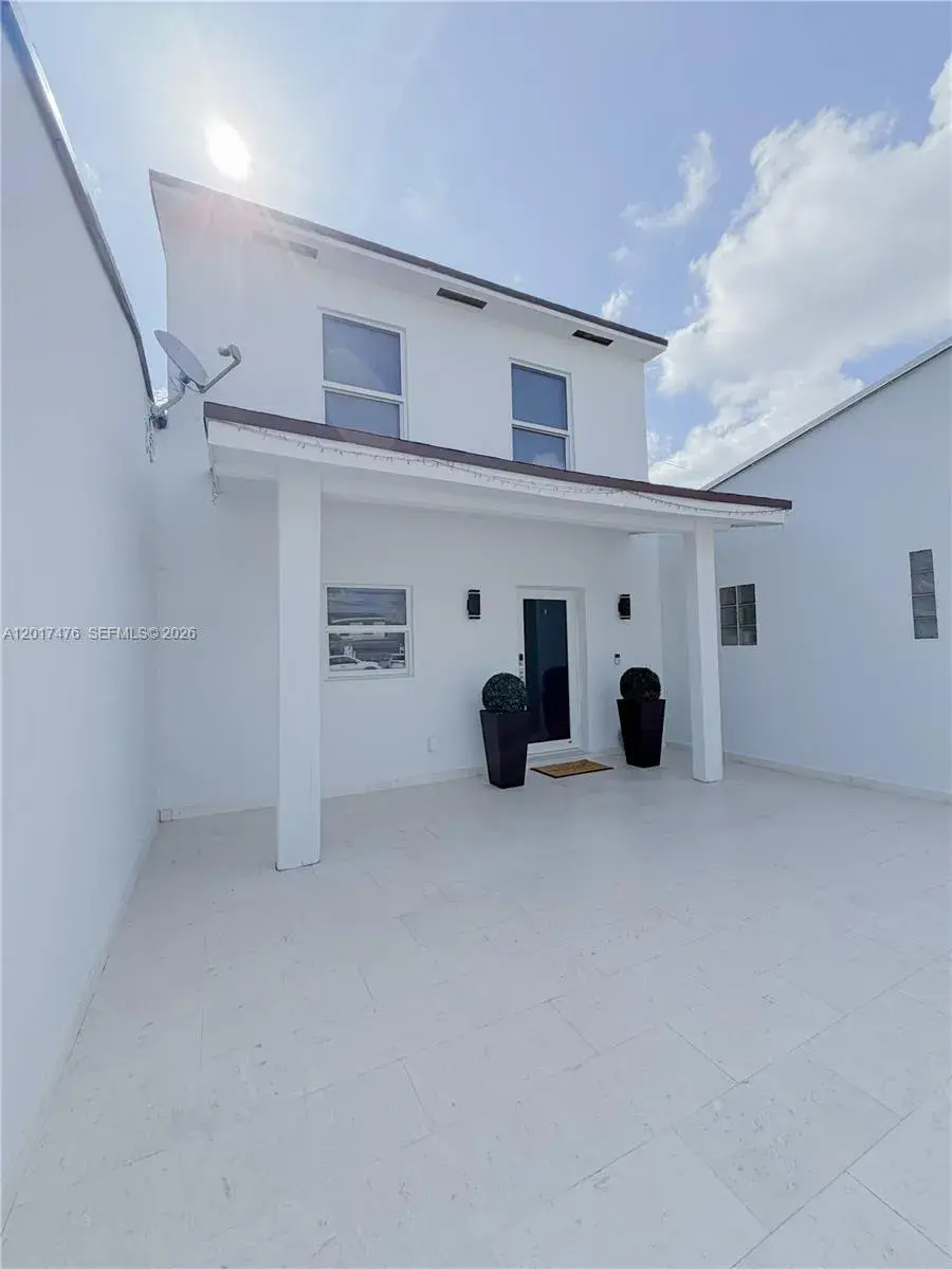6709 W 15th Ct, Hialeah FL 33012