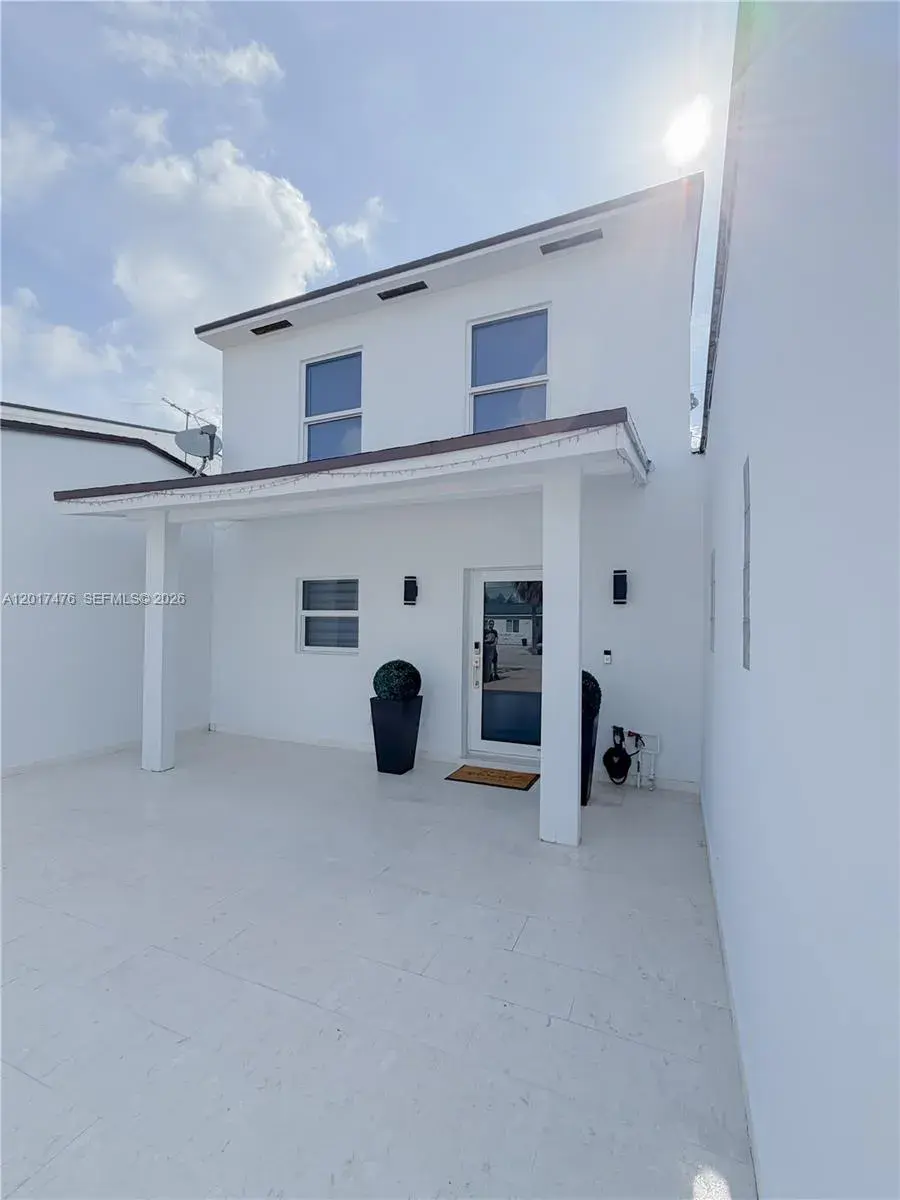 6709 W 15th Ct, Hialeah FL 33012