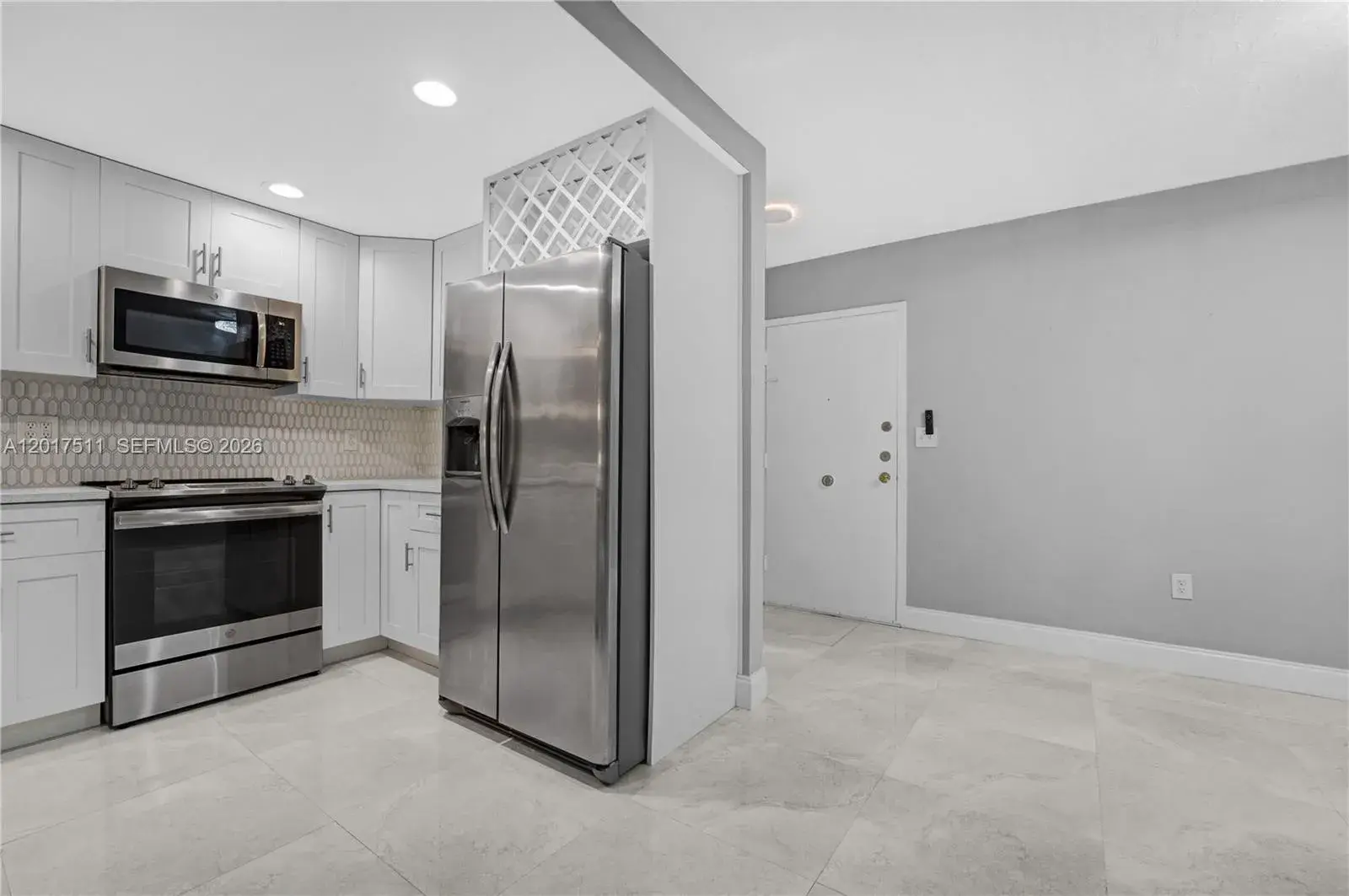 7100 NW 17th St # 305, Plantation FL 33313